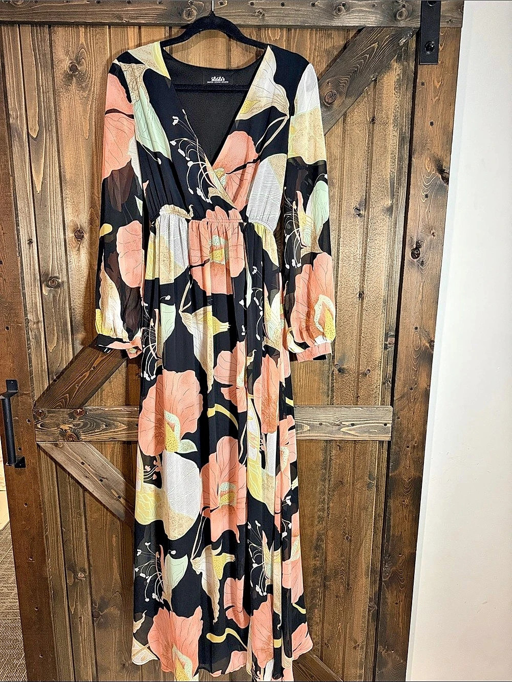 LuLus Floral Maxi Dress in Black & Pink Size Small Like New